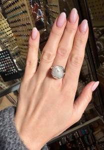 Pierścionek agat biały