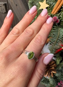 Pierścionek oliwin owal 