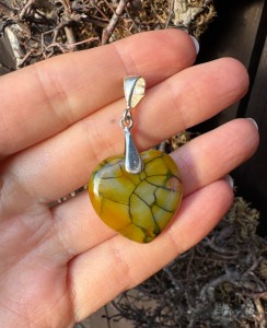 Wisior Agat smoczy  serce  