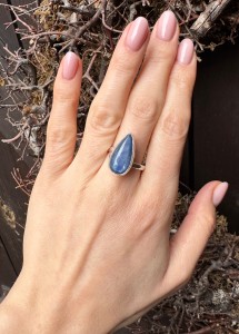 Pierścionek  kyanit łezka