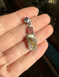 Wisior surowe turmaliny  