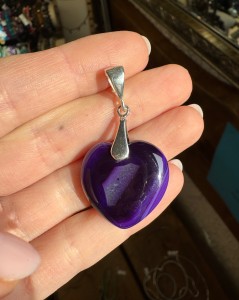 Wisior Agat śliwkowy   serce    