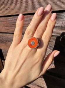 Pierścionek koral pomarańczowy  plaster   