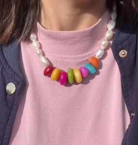 Naszyjnik Radość  kolorowy jadeit i białe perły hodowane 