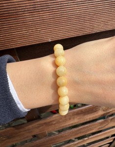 Bransoleta na gumce masełkowy jadeit kulki lekko fasetowane