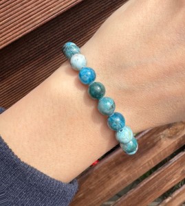 Bransoleta na gumce apatyt