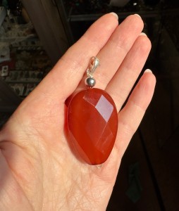 Wisior karneol fasetowany 