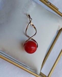 Wisior koral czerwony kulka