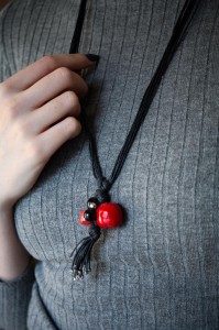 Długi naszyjnik MM koral czerwony