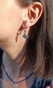 Kolczyki kyanit i liść miłorzębu