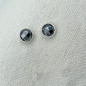 Kolczyki wkrętki hematyt fasetowany  6 mm    