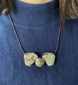 Naszyjnik jaspis i howlit