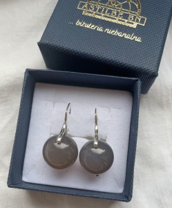 Kolczyki Carmen agat szary kulka 