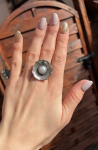 Pierścionek biała perła kwiat 