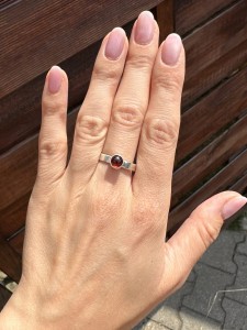 Pierścionek granat  kulka  