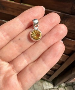 Wisior cytryn fasetowany okrągły 