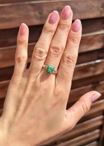 Pierścionek szmaragd surowy