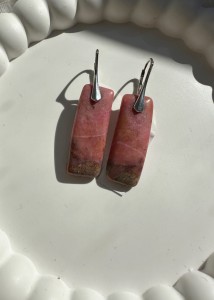 Kolczyki płaskie jaspis  rodonit prostokąt 