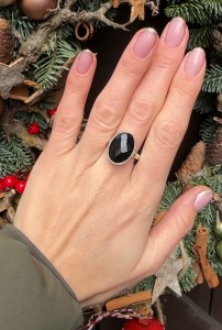 Pierścionek onyks fasetowany owalny