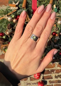 Pierścionek oliwin  okrągły szeroka obrączka 