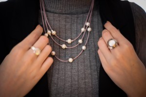 Forsycja różowa z pereł