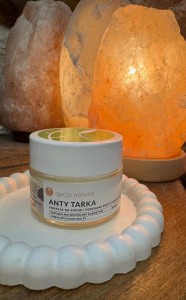 ANTYTARKA KURACJA NA SUCHE I POPĘKANE PIĘTY Z MOCZNIKIEM