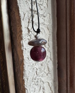 Naszyjnik Frezja szary agat i fioletowe szkło weneckie  