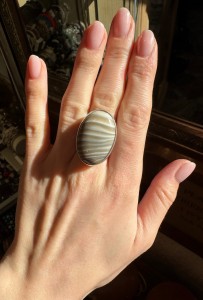 Pierścionek krzemień pasiasty owal 