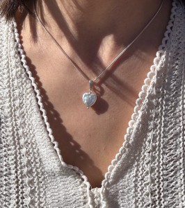 Wisior biała  perła Serce 