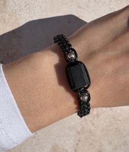 Bransoletka czarny turmalin surowy na rzemieniu 