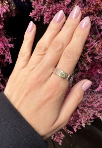 Pierścionek oliwin  okrągły szeroka obrączka  