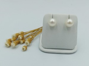 Kolczyki wkrętki biała perła