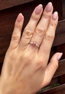 Pierścionek turmalin różowy z żółtą plamką