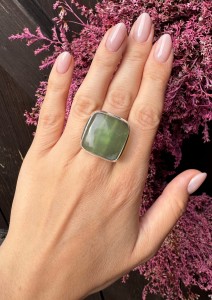 Pierścionek zielony nefryt  prostokąt 