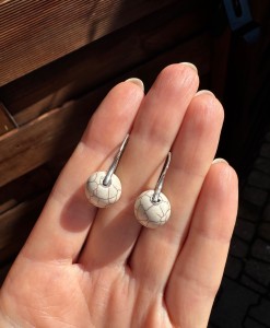 Kolczyki Carmen  howlit beż