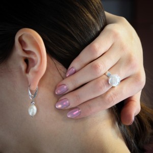 Kolczyki biała owalna perła hodowana