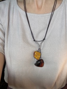 Naszyjnik Trójkąt bursztyn