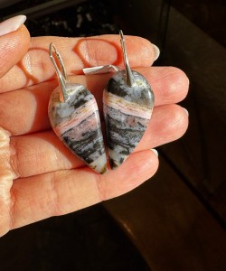 Kolczyki płaskie jaspis  rodonit 