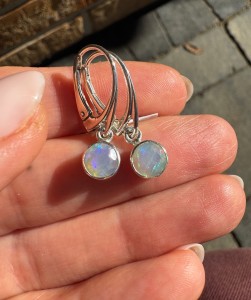 Kolczyki opal etiopski fasetowany 