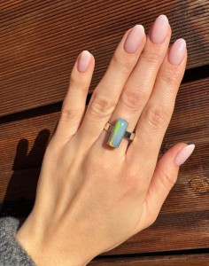 Pierścionek opal  etiopski prostokąt 