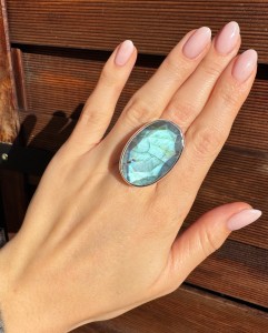 Pierścionek labradoryt  owal fasetowany