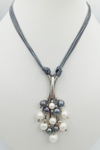 Grono Exclusive białe i grafitowe perły hodowane