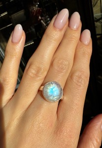 Pierścionek kamień księżycowy okrągły   