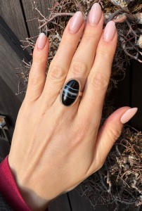 Pierścionek agat czarny sardonyks owal