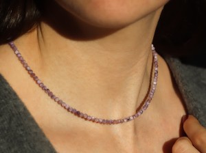 Naszyjnik czaroit fioletowy  fasetowany  