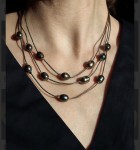 Forsycja z ciemnych pereł