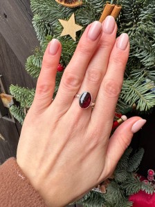 Pierścionek granat  owal 